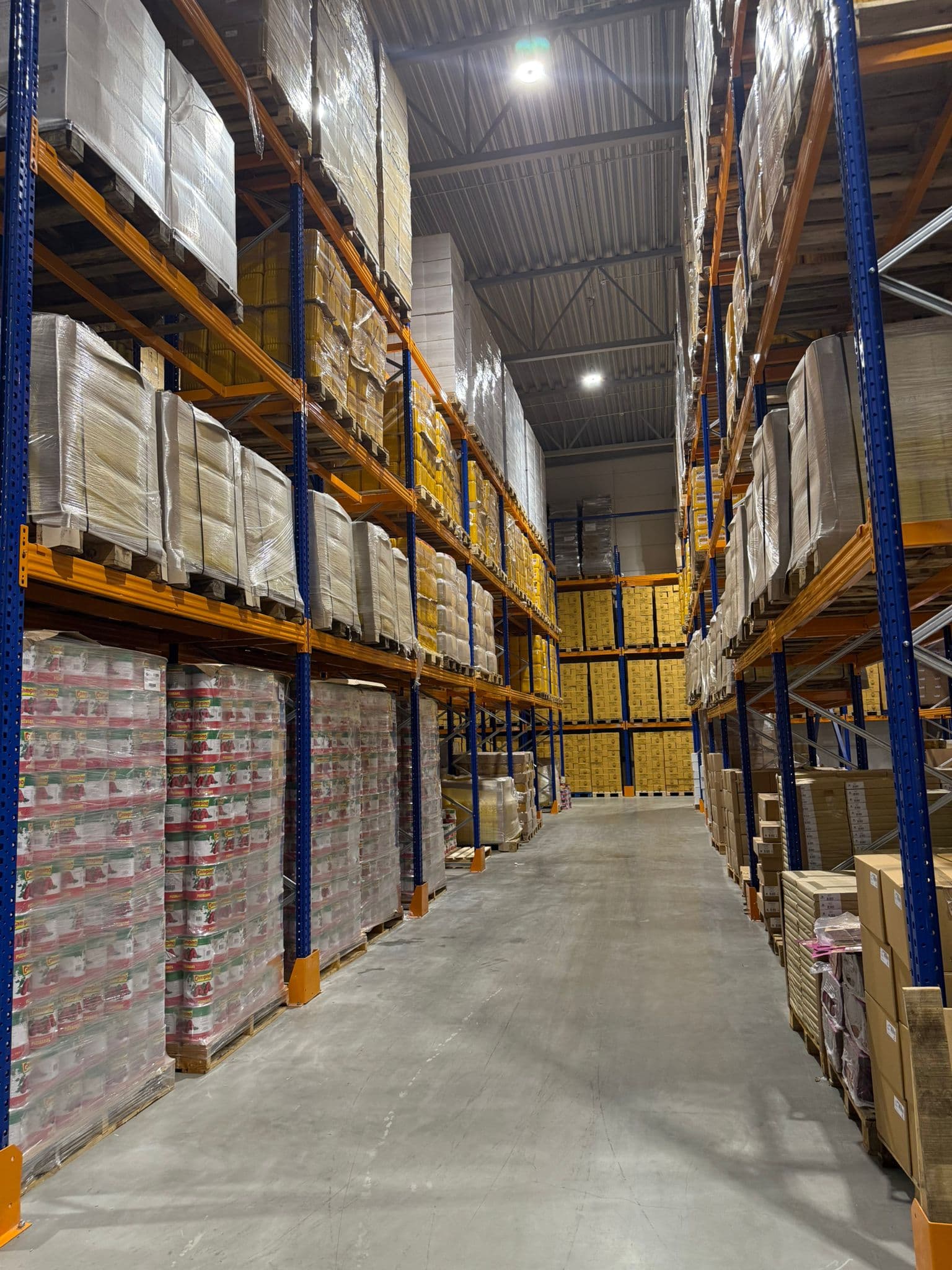 Moen Engros sentrallager — pallehyller og sortiment